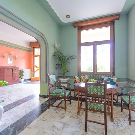 Palace Domus Mea Hotell 3*