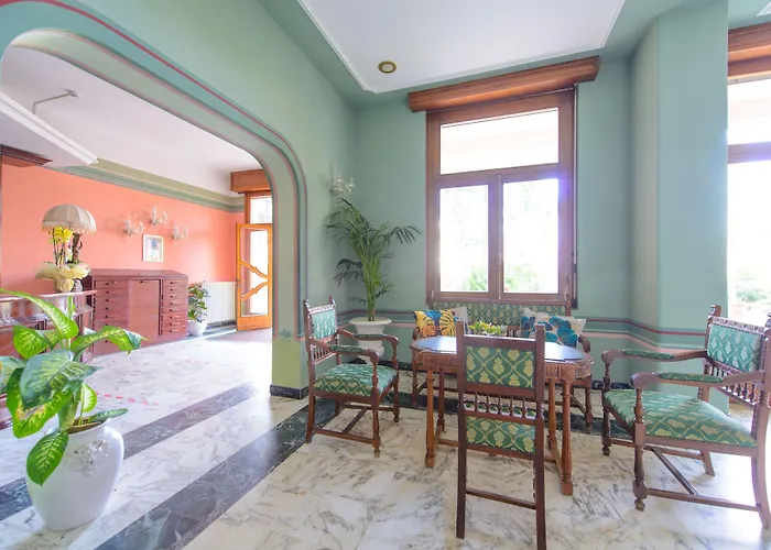 Palace Domus Mea Hotell 3*